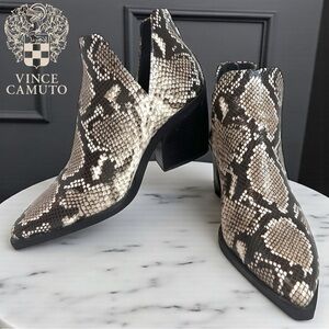 VINCE CAMUTO Bibestie Snakeskin Print Bootie Sz 8M